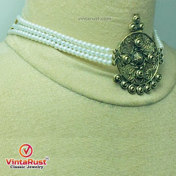 White Pearls Beaded Choker Necklace With Earrings and Ring - Picture 6 of 9